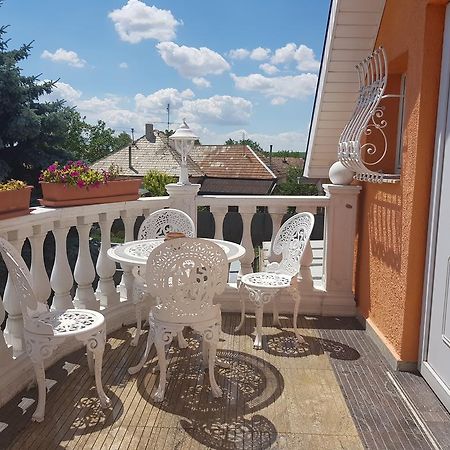 Villa Apartment Ruban Buitenkant foto