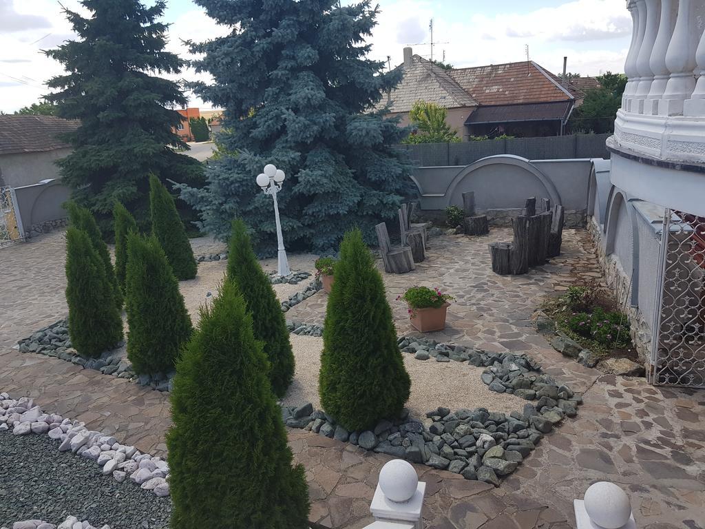 Villa Apartment Ruban Buitenkant foto